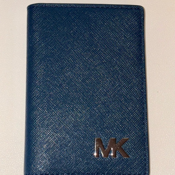 Michael Kors Navy Card Holder - Picture 1 of 3